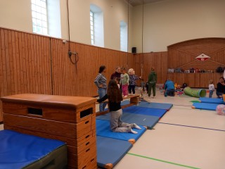 Familienturnen mit Eltern