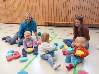 Familienturnen mit Eltern